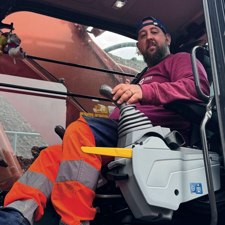 Why the Hitachi ZX490LCH-7 is an obvious choice for French quarry